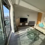 Principal - Clyde Waterfront Apartment *