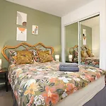 2bed East End Gem With Free Parking דירה