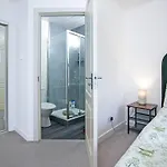 2bed East End Gem With Free Parking *