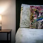 2bed East End Gem With Free Parking דירה