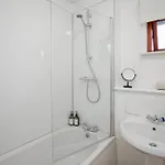 2bed East End Gem With Free Parking