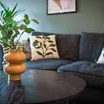 דירה 2bed East End Gem With Free Parking *