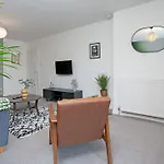 2bed East End Gem With Free Parking *