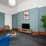 Daire Family And Group 2br By Park Sleeps 7