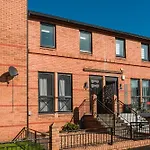 Henderson House - West End 3 Bedroom Family