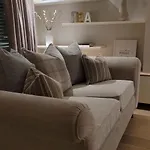 Casa vacanze Stylish, Modern 3 Bedroom House, Free Parking X 2 *