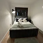 Near Hydro And Centre Free Parking *