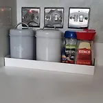 Holiday home Stylish, Modern 3 Bedroom House, Free Parking X 2 *