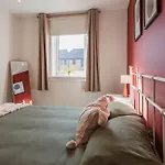 Henderson House - West End 3 Bedroom Family