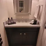 Stylish, Modern 3 Bedroom House, Free Parking X 2 *