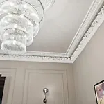 Spacious 5 Bedroom With 3 Bathrooms And Private Parking