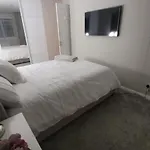 Stylish, Modern 3 Bedroom House, Free Parking X 2 Holiday home