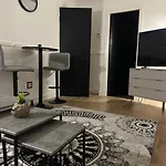 בית נופש Near Hydro And Centre Free Parking