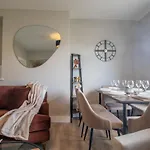 Pinkerton House - 3 Bed Rutherglen *