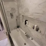 Stylish, Modern 3 Bedroom House, Free Parking X 2 * Glasgow