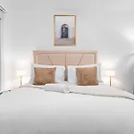 Urban Elegance - Spacious 5-bed In בית נופש *