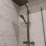 בית נופש Spacious 5 Bedroom With 3 Bathrooms And Private Parking גלאזגו