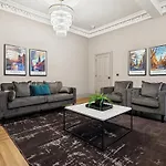 Spacious 5 Bedroom With 3 Bathrooms And Private Parking *