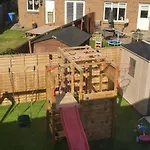 Stylish, Modern 3 Bedroom House, Free Parking X 2 Holiday home *