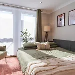 בית נופש Henderson House - West End 3 Bedroom Family