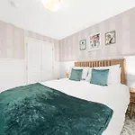 Urban Elegance - Spacious 5-bed In Glasgow