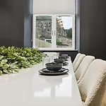 בית נופש Spacious 5 Bedroom With 3 Bathrooms And Private Parking *