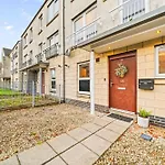 בית נופש Urban Elegance - Spacious 5-bed In *