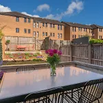 בית נופש Henderson House - West End 3 Bedroom Family גלאזגו