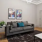 בית נופש Spacious 5 Bedroom With 3 Bathrooms And Private Parking גלאזגו