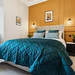 בית נופש Spacious 5 Bedroom With 3 Bathrooms And Private Parking