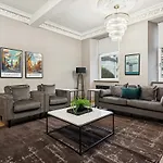 בית נופש Spacious 5 Bedroom With 3 Bathrooms And Private Parking *