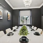 בית נופש Spacious 5 Bedroom With 3 Bathrooms And Private Parking