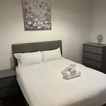 Centre Luxury Apartment *