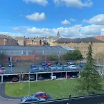 Modern 2 Bedroom Flat In Finnieston, With Private Parking Appartement *
