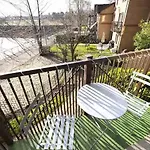 Bright 3 Bed Overlooking The Clyde Sec & Hydro Daire Glasgow