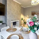 Quite And New House, Commore Drive Apartment *