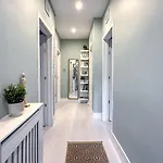 Apartmán Quite And New House, Commore Drive *