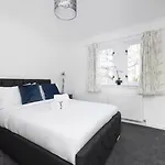 Bright 3 Bed Overlooking The Clyde Sec & Hydro Daire *