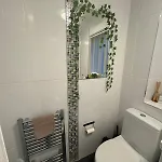 Cosy Barrowlands Stay-spacious & Free Parking *