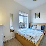 Stylish And Morden 3bed House Centre *