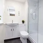 Bright 3 Bed Overlooking The Clyde Sec & Hydro Apartment