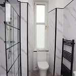 Stylish Southside 2 Bedroom Flat With Free Parking *