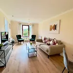 Garden-view 2br - Free Parking & Wifi Apartment *