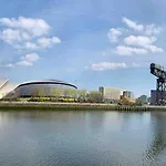 Warm Upgraded Top-floor Flat In Finnieston Glasgow