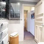 West George Street Apartment