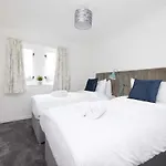 Bright 3 Bed Overlooking The Clyde Sec & Hydro דירה גלאזגו