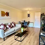 Garden-view 2br - Free Parking & Wifi