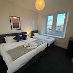 Spacious Tenement With Free Parking * グラスゴー