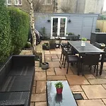 Peaceful And Stylish Garden Flat Close To Transport And Centre דירה