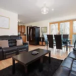 Apartmán 2br With Parking Near Southside And Queens Park *